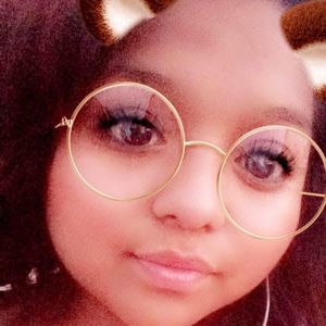 Meet your Posher, Magaly